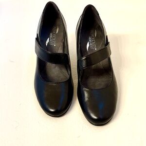 AEROSOLES Black Heels